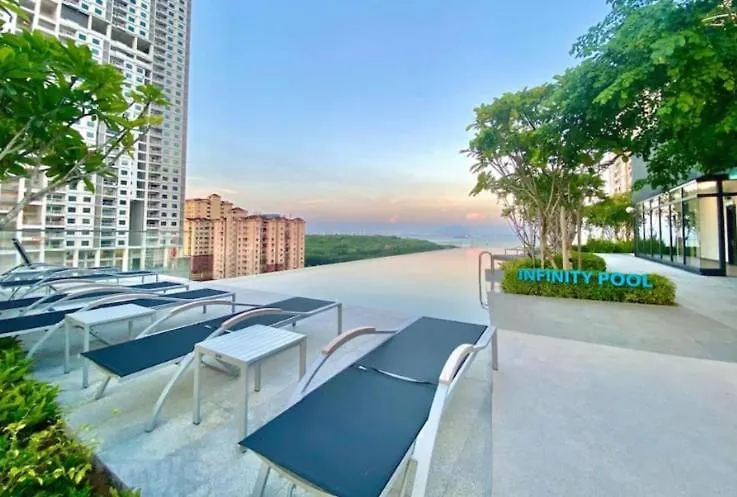 Urban Suites Georgetown Penang - Sea View & Georgetown View - High Floor - Exclusive & Cozy Stay アパート