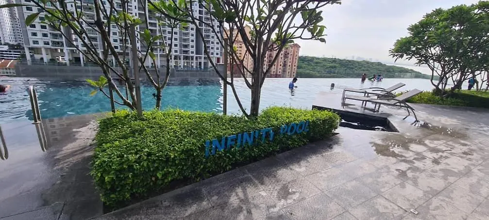 Urban Suites Georgetown Penang - Sea View & Georgetown View - High Floor - Exclusive & Cozy Stay アパート