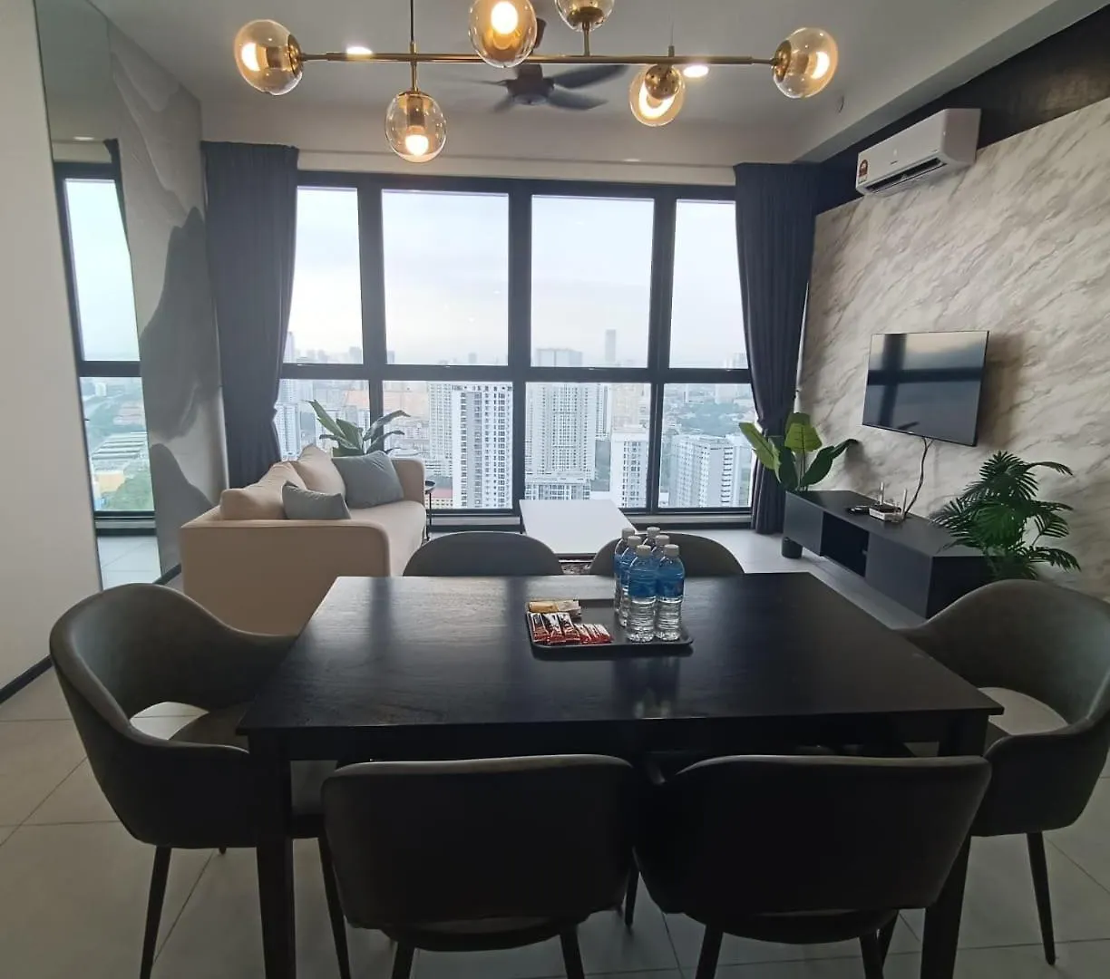 Urban Suites Georgetown Penang - Sea View & Georgetown View - High Floor - Exclusive & Cozy Stay アパート