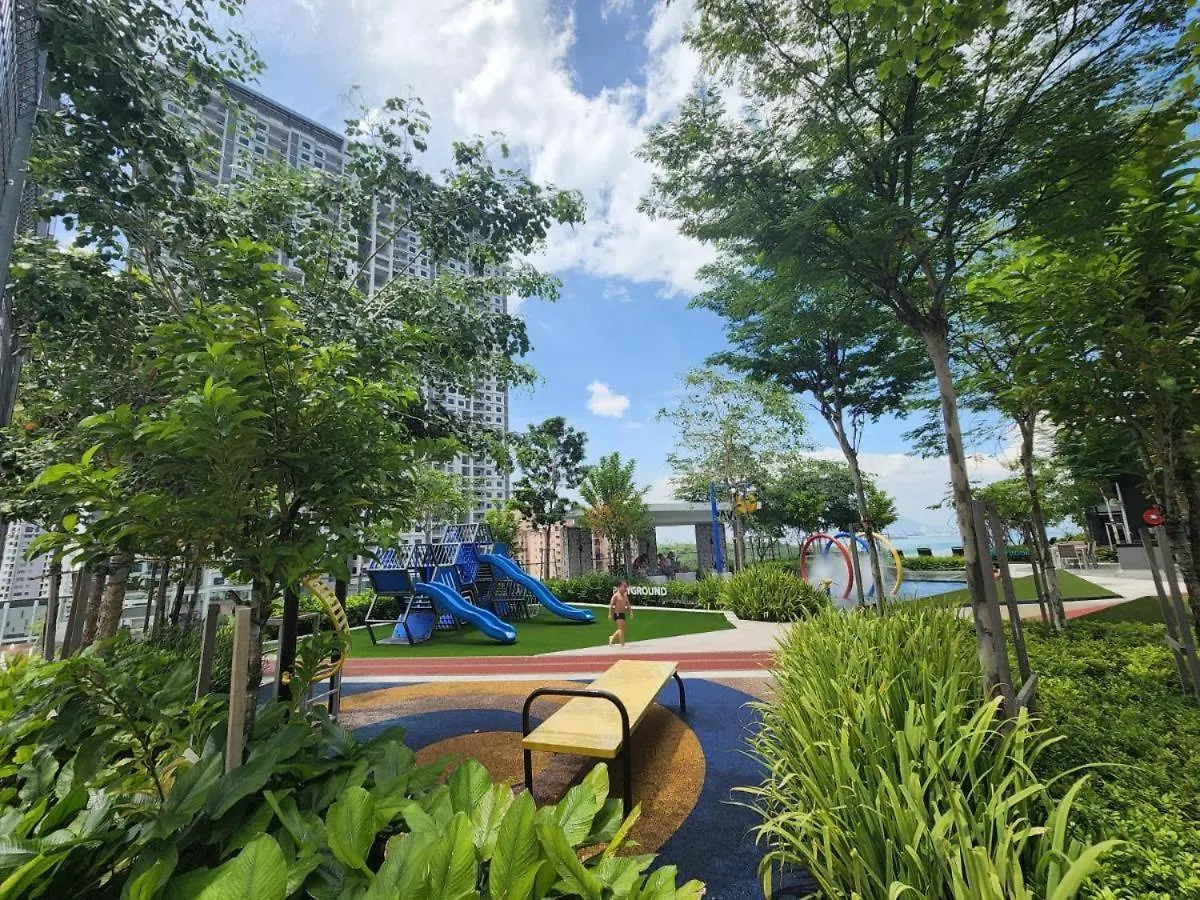Urban Suites Georgetown Penang - Sea View & Georgetown View - High Floor - Exclusive & Cozy Stay アパート