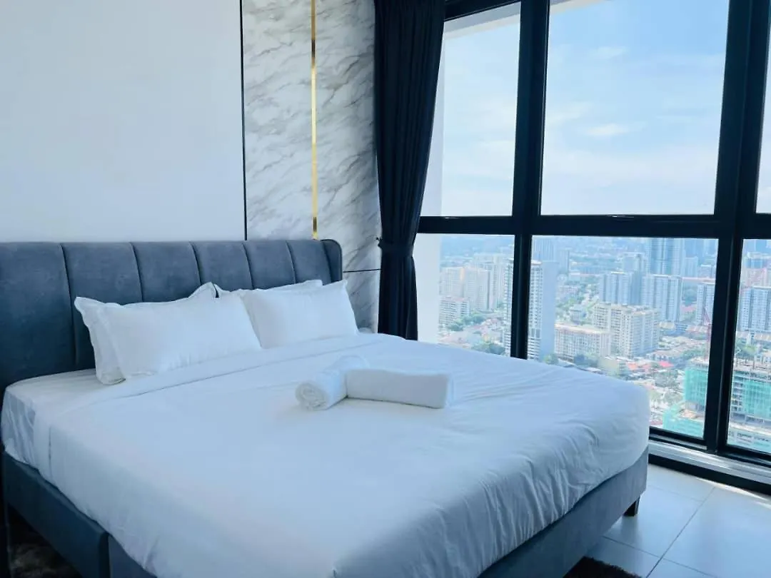 Urban Suites Georgetown Penang - Sea View & Georgetown View - High Floor - Exclusive & Cozy Stay アパート