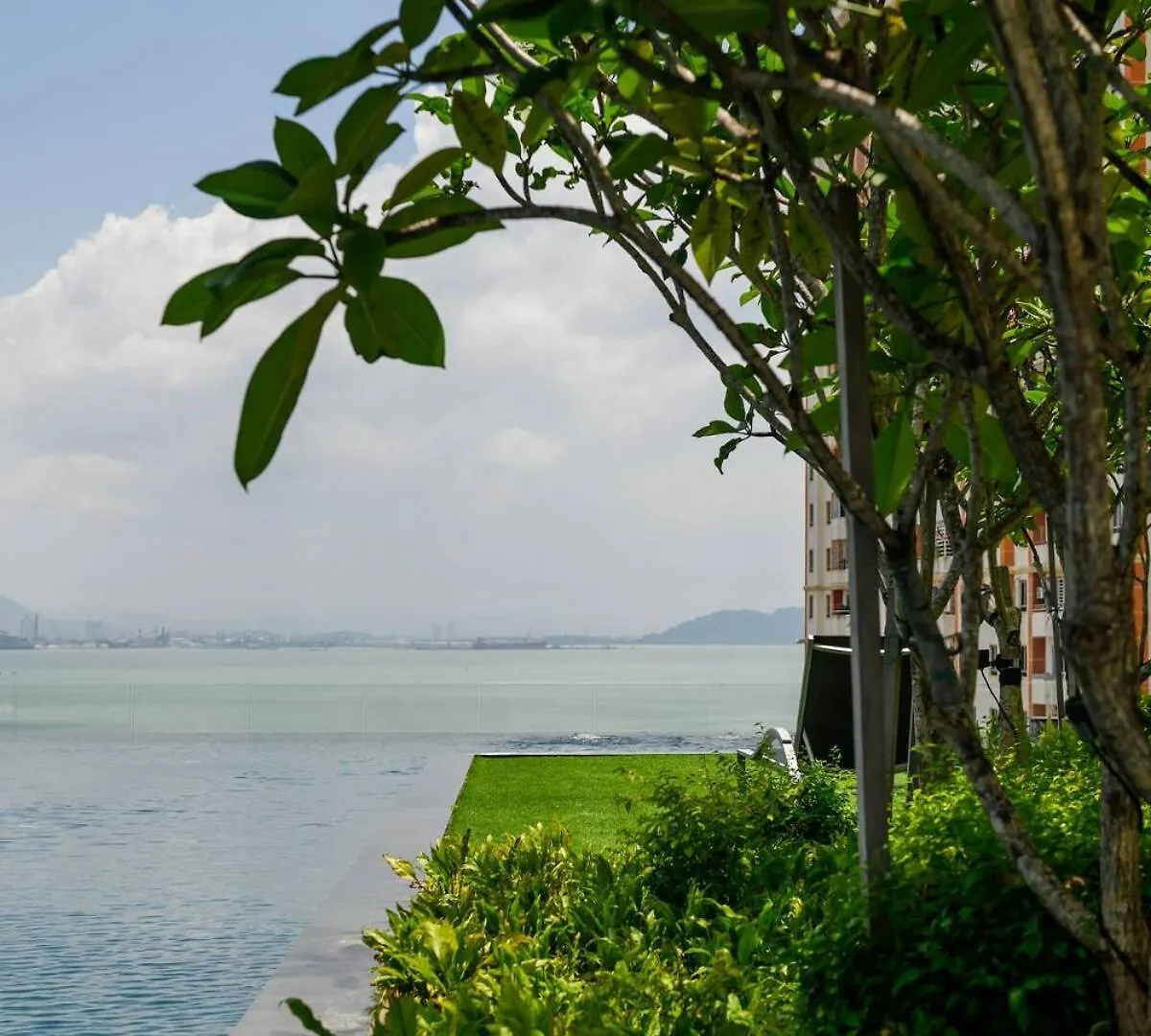 Urban Suites Georgetown Penang - Sea View & Georgetown View - High Floor - Exclusive & Cozy Stay 0*, ジョージタウン
