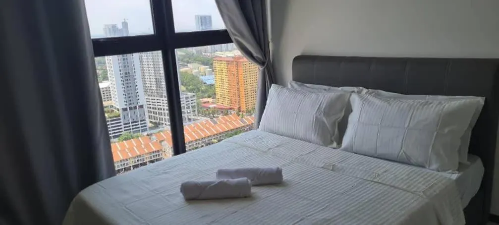 Urban Suites Georgetown Penang - Sea View & Georgetown View - High Floor - Exclusive & Cozy Stay 0*, ジョージタウン