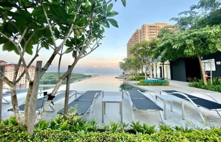 Urban Suites Georgetown Penang - Sea View & Georgetown View - High Floor - Exclusive & Cozy Stay 0*, ジョージタウン