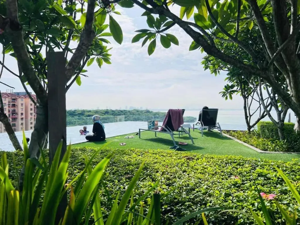 Urban Suites Georgetown Penang - Sea View & Georgetown View - High Floor - Exclusive & Cozy Stay アパート