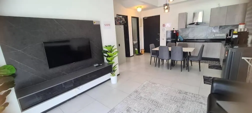 Urban Suites Georgetown Penang - Sea View & Georgetown View - High Floor - Exclusive & Cozy Stay アパート ジョージタウン